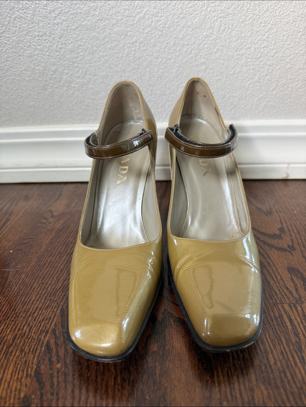 Vintage! 90’s Prada Women's Patent Leather Mary Jane Pumps